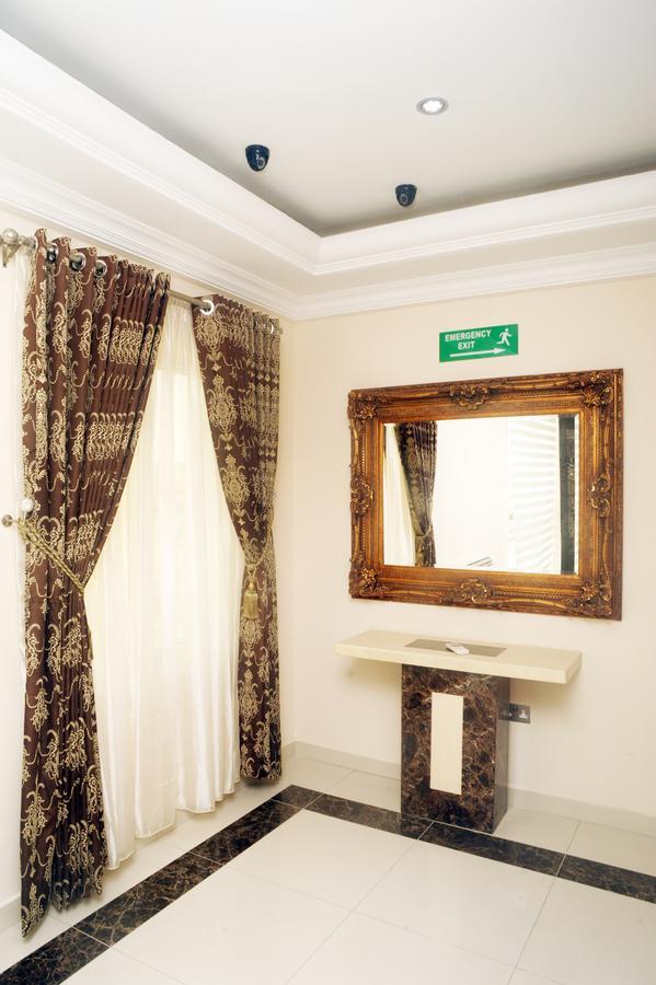 H210 Hotel Aliayabiagba Luaran gambar
