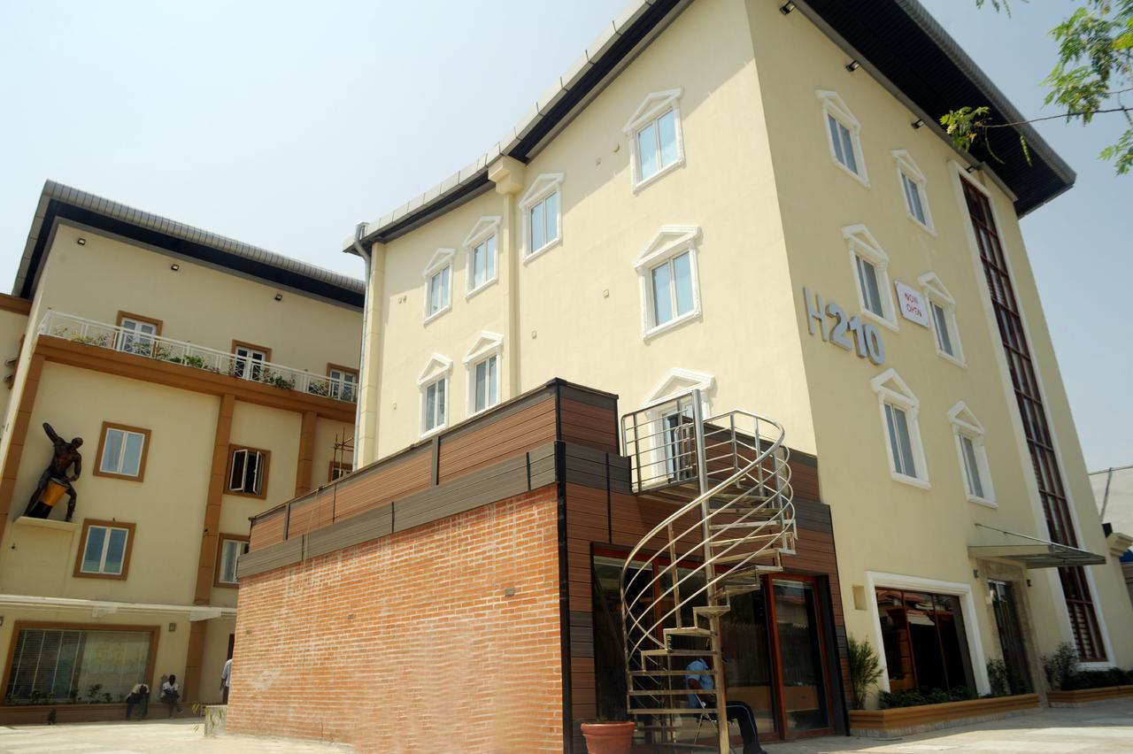 H210 Hotel Aliayabiagba Luaran gambar