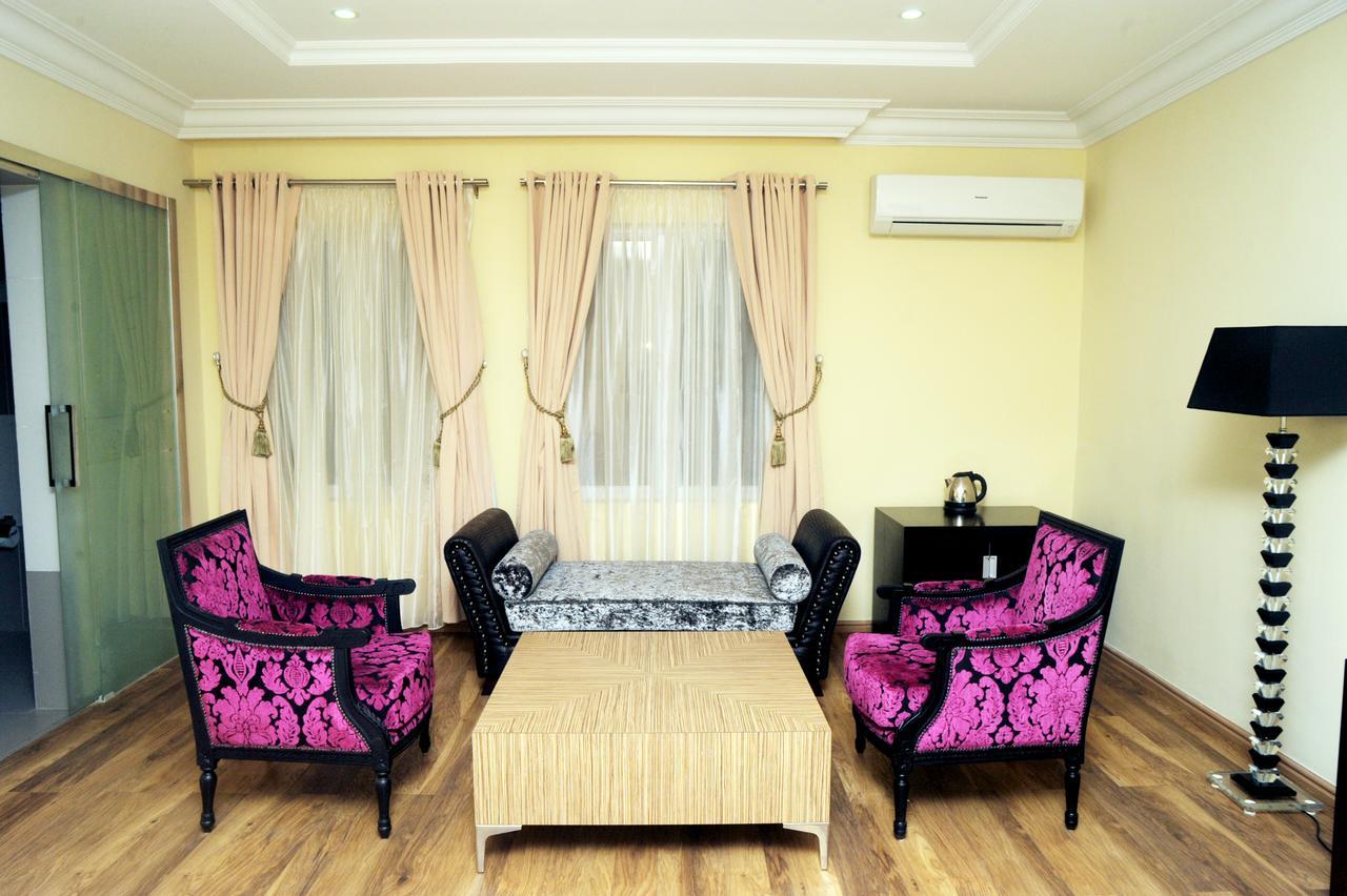 H210 Hotel Aliayabiagba Luaran gambar